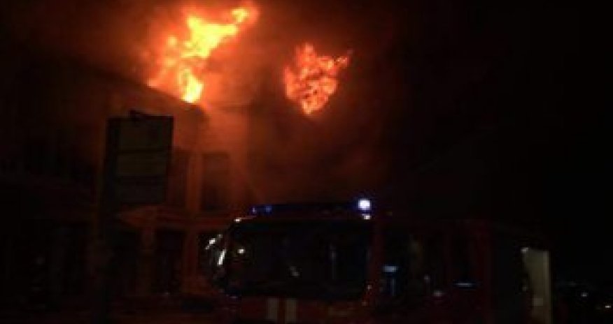 В Баку сгорела чайхана. Есть погибший