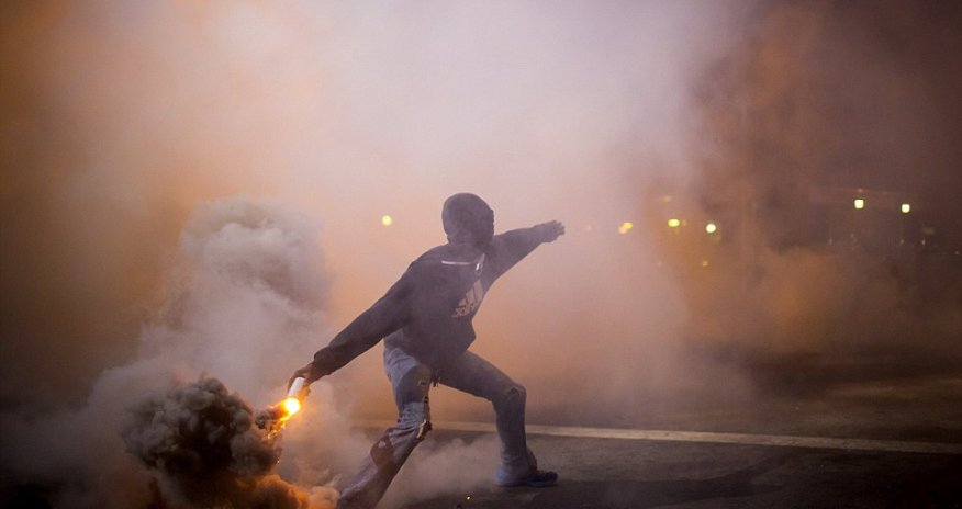 Violence erupts for a second night in Baltimore