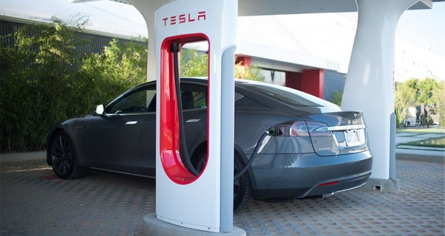 Tesla unveils batteries to power homes