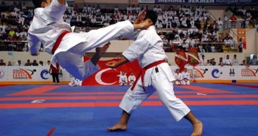 Массовая драка на турнире по каратэ