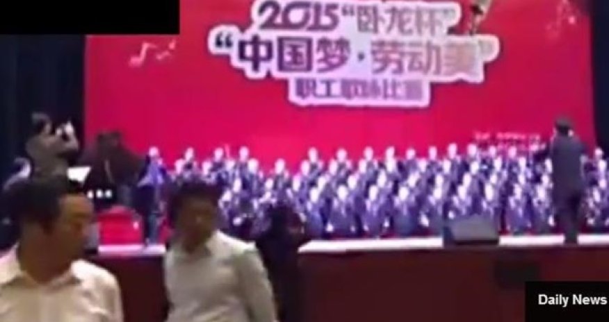 Хор провалился под сцену