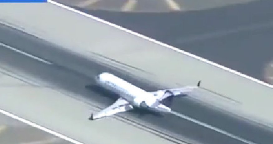 Самолет экстренно приземлился