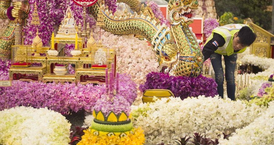 London looks blooming lovely as gardeners prepare ahead of the Chelsea Flower Show