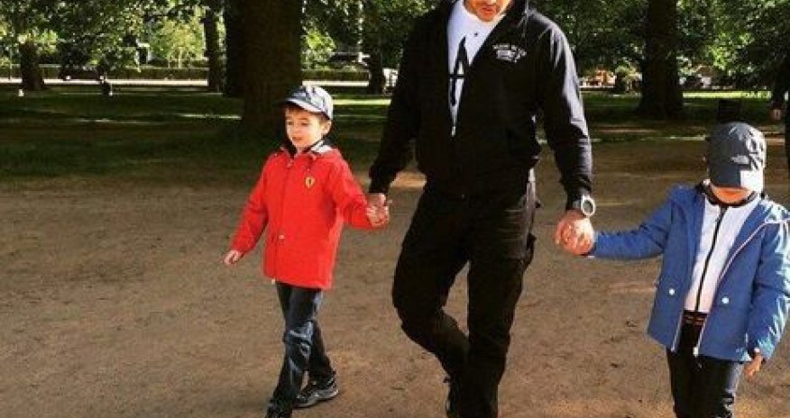 Эмин с сыновьями