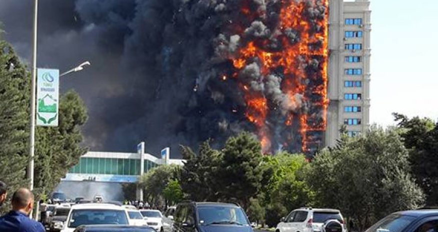 Сильный пожар на проспекте Азадлыг