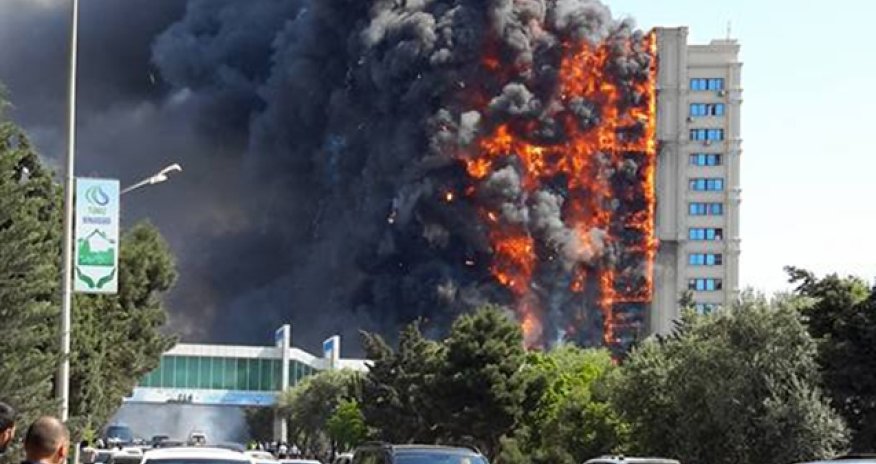 Bakıdakı dəhşətli yanğın zamanı - Özünü balkondan atdı, öldü - Video+Fotolar