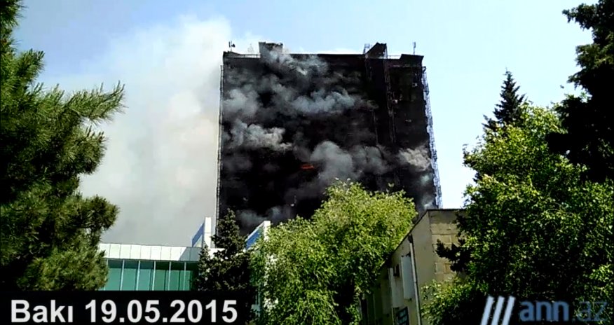 No comment: Жильцы оплакивают жертв и сгоревшее здание