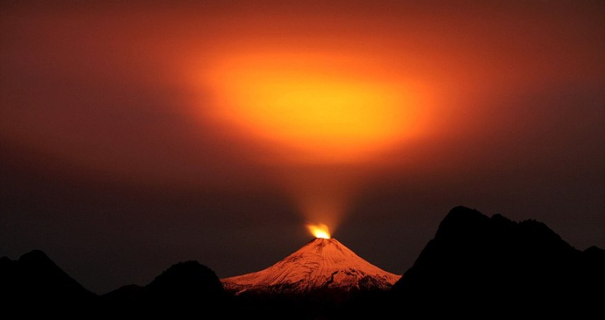 Apocalyptic skies return above Chile after second volcano erupts