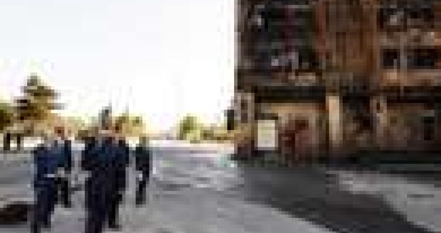 President Aliyev visits Baku building destroyed by fire