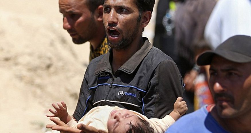 ISIS hangs 'Iraqi army collaborator' from bridge