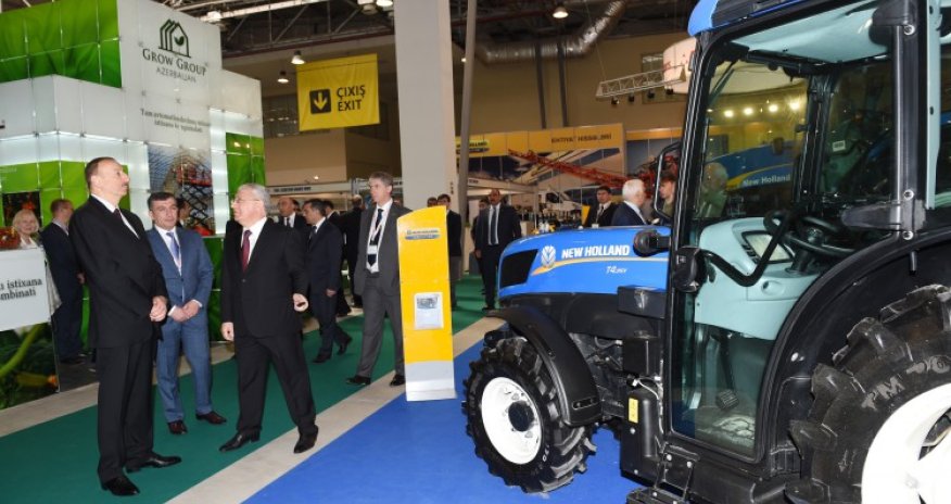 Ильхам Алиев ознакомился с двумя выставками