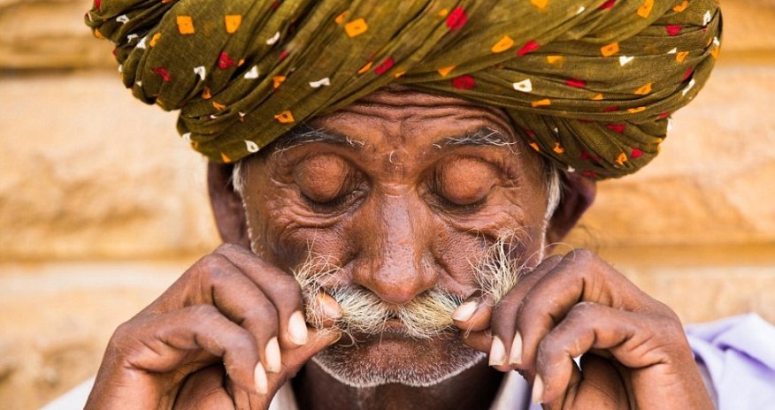 The captivating green eyes of Rajasthan