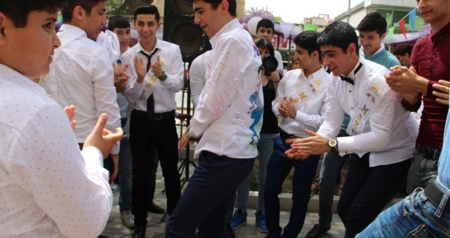 В Баку отметили последний звонок