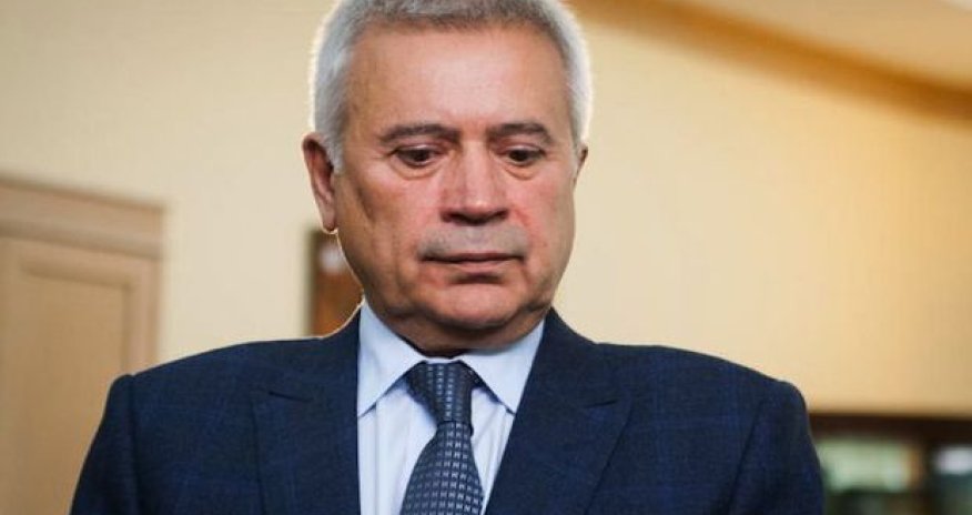 Миллиардер-азербайджанец нуждается в деньгах