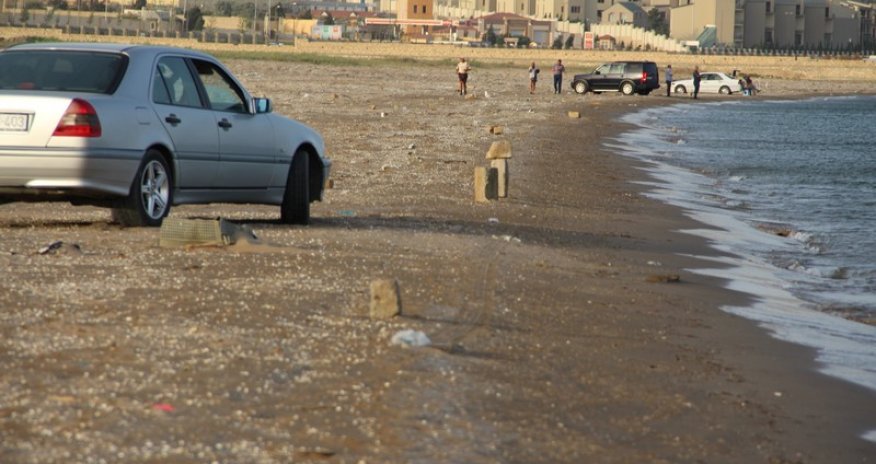 Baku’s filthy beaches - Photo