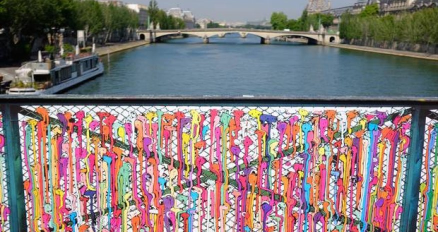 Parisian love padlocks replaced with graffiti art