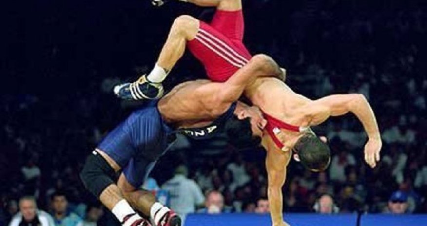Начинаются соревнования борцов греко-римского стиля
