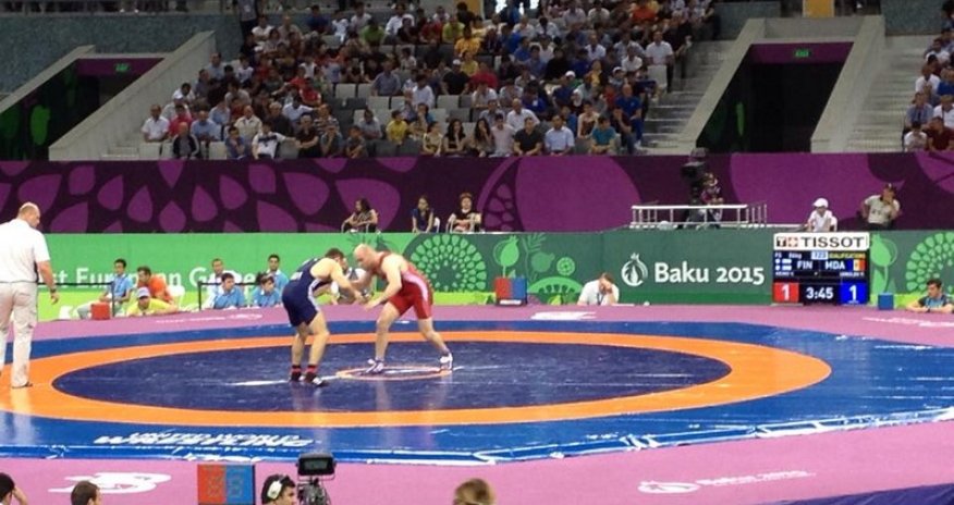 Азербайджанский борец одержал досрочную победу