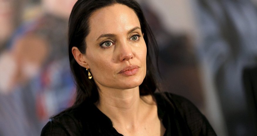 Jolie visits Syrian refugees in Turkey