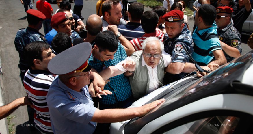 Armenian police disperse protest against electricity tariff rise