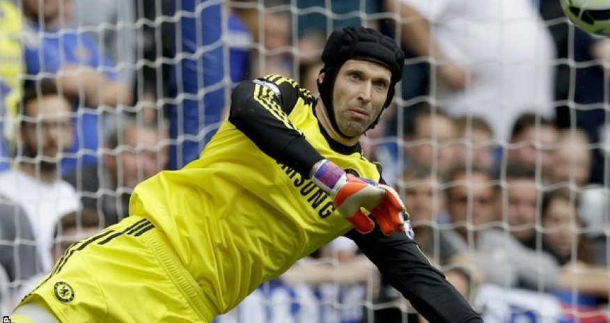 Petr Cech: Arsenal close to signing Chelsea goalkeeper