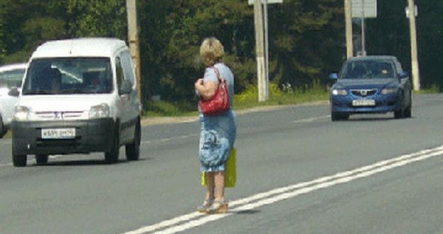 Вот так женщина переходила дорогу в Баку