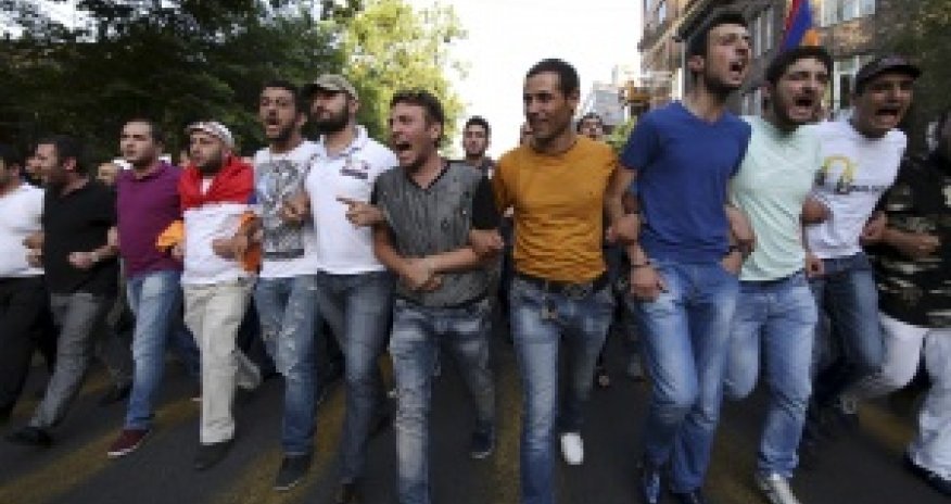 Armenians resume energy price protests, defying police