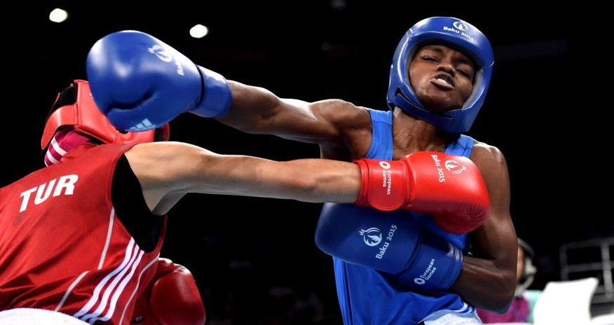 Nicola Adams dances past Elif Coskun into final