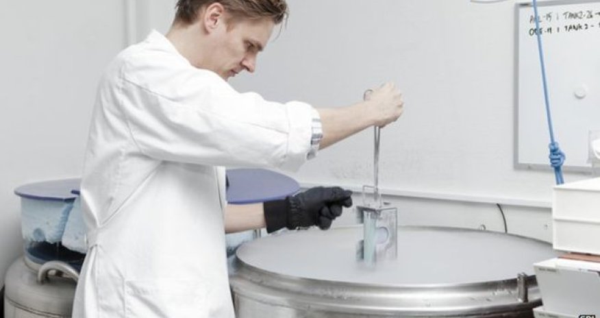 Freeze sperm at 18, bioethicist urges men