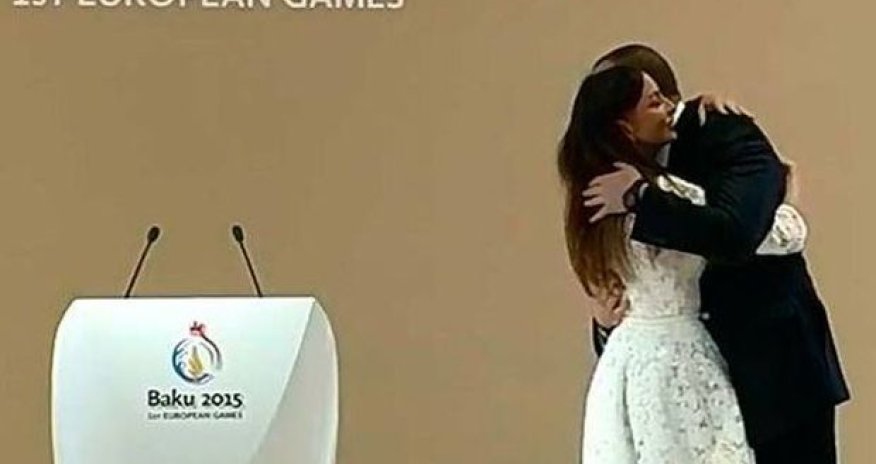 Президент вручил награду первой леди