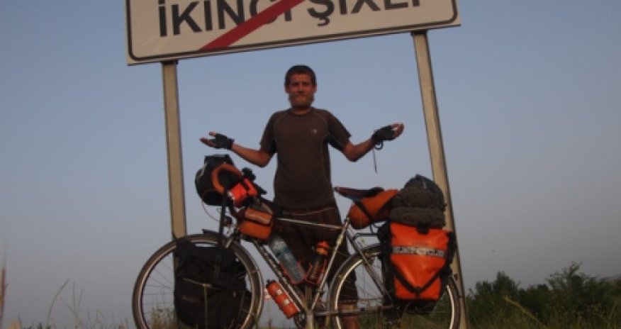 Ipswich cyclist gets deported from Azerbaijan during round-world quest