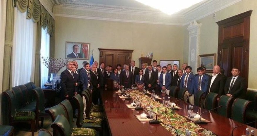 Ровнаг Абдуллаев поздравил «Нефтчи»