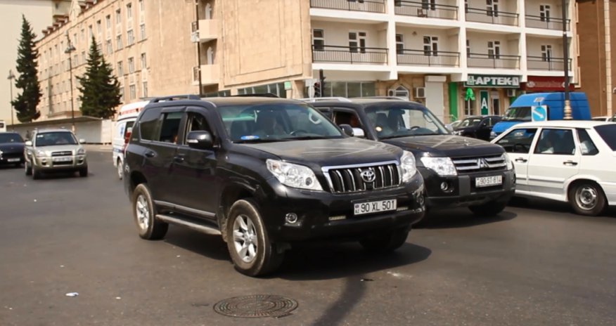 В ОБЪЕКТИВЕ: Пристрастие к большим автомобилям по-азербайджански