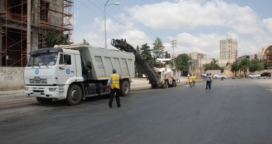 Daha bir küçə təmir olunur