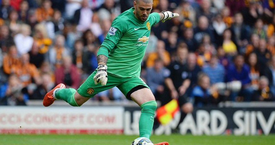 Valdes dropped for Manchester United's pre-season tour