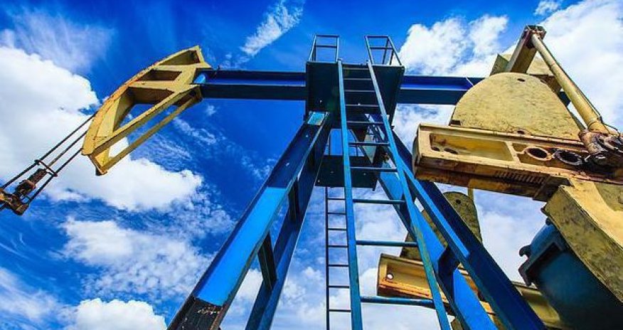 Нефть подешевела