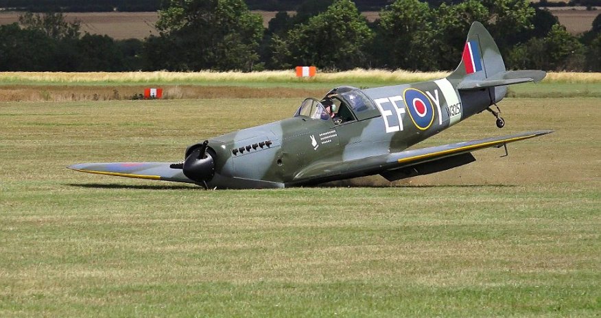 Incredible moment a pilot landed his Spitfire without any WHEELS