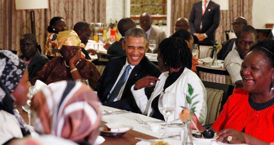 Обама поужинал со своей бабушкой в Африке