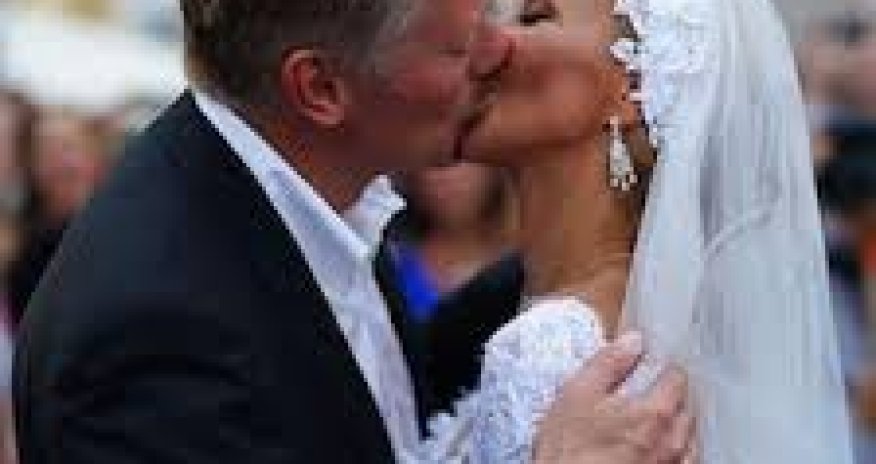 Свадебный поцелуй пресс секретаря Путина