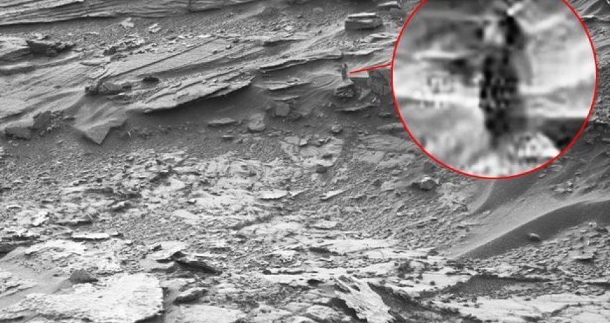 Темная фигура женщины на Марсе