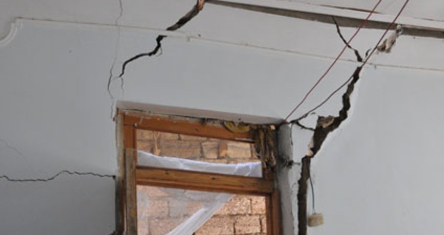 Bakıda torpaq sürüşməsi - VİDEO