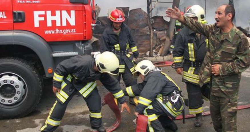 Bakıda çoxmərtəbəli yaşayış binasında yanğın