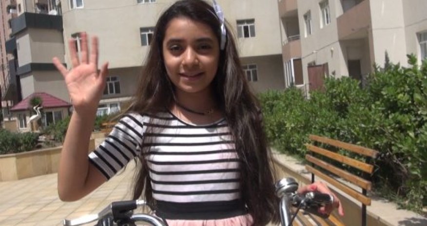 POSTCARD: 11-летняя девочка азербайджанка говорит  на 6 языках