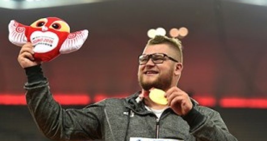 Чемпион мира расплатился в такси своей золотой медалью