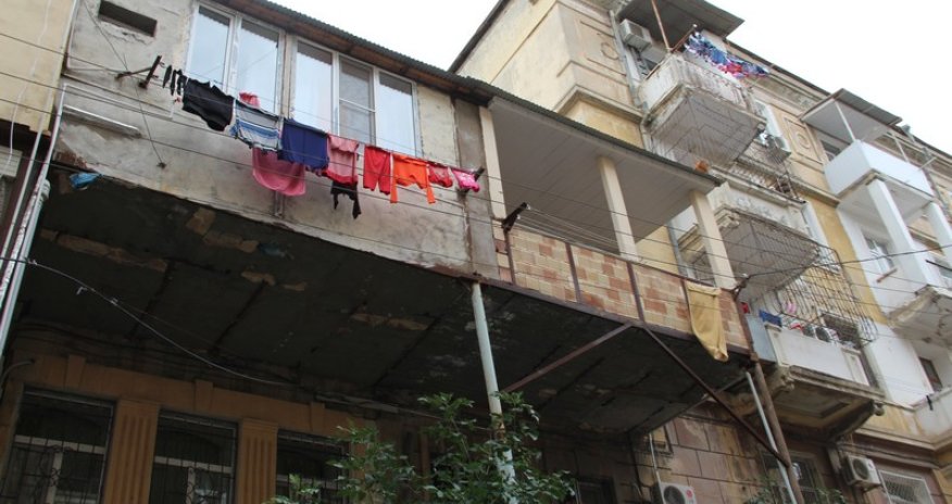 Köhnə sovet binalarından çıxan 