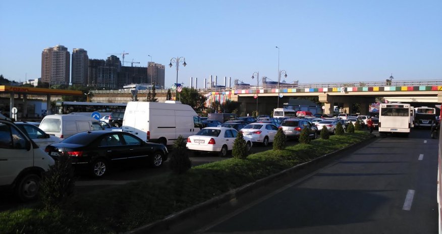 ​Bakının şimal girişində tıxac