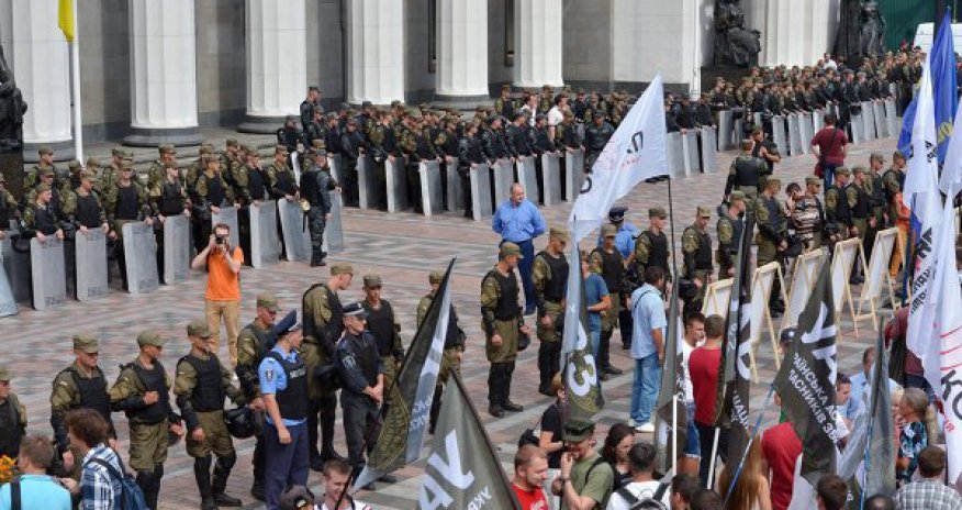 Возле Рады прогремел взрыв, около 40 пострадавших