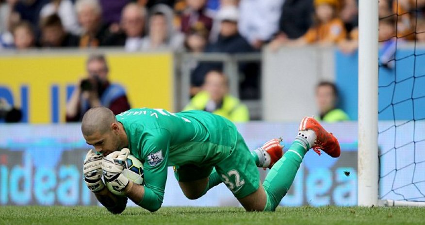 United outcast Victor Valdes keen for reconciliation with Louis van Gaal
