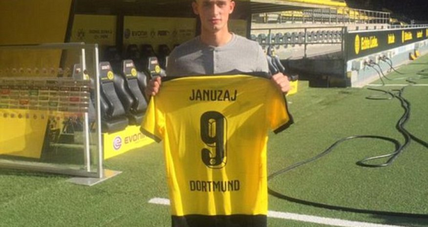 Adnan Januzaj joins Bundesliga side Borussia Dortmund