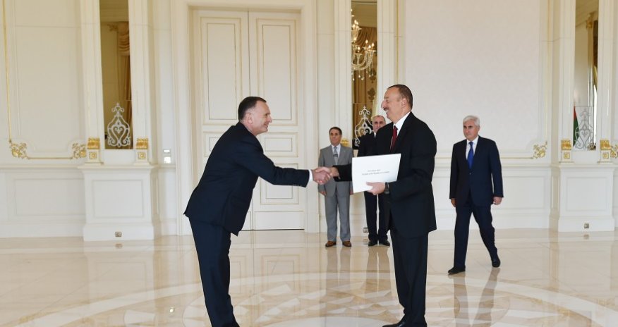 Aliyev receives credentials of new Israeli ambassador in Baku